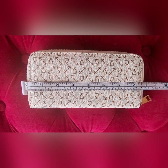 New Cream fishbone and arrow zipper slot wallet 8 card slots - Picture 2 of 5